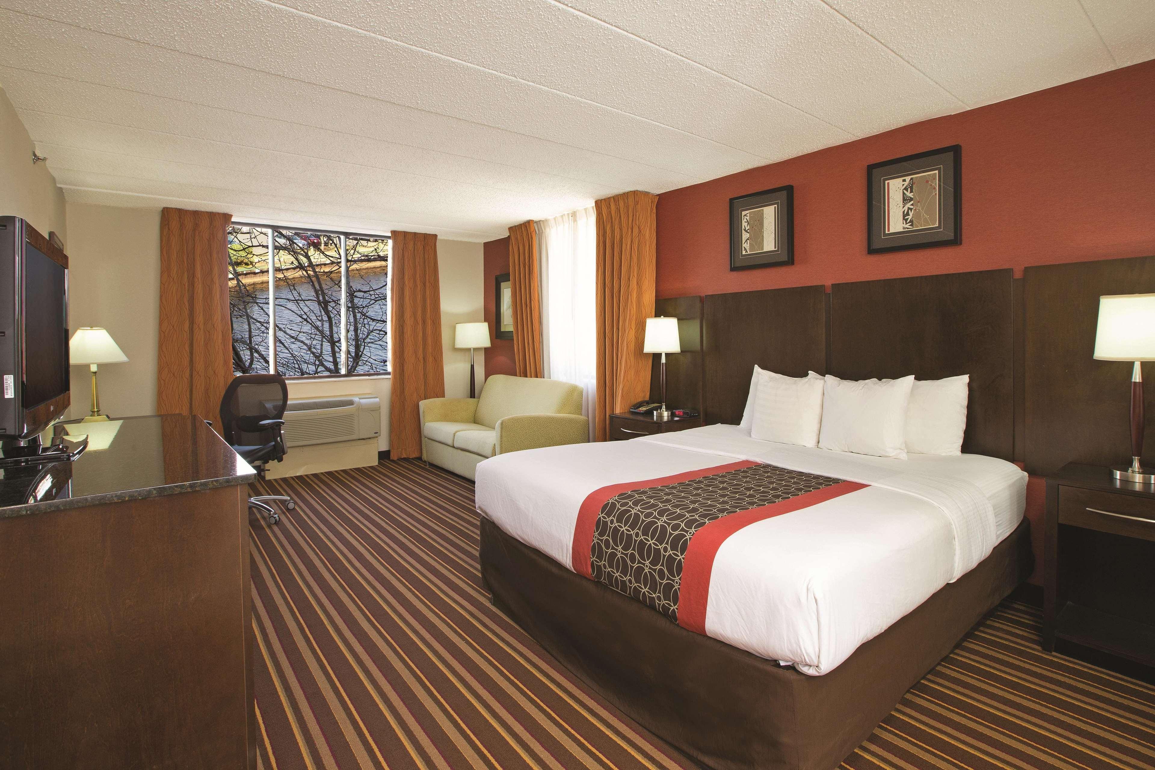 La Quinta By Wyndham Salisbury Hotel Bagian luar foto
