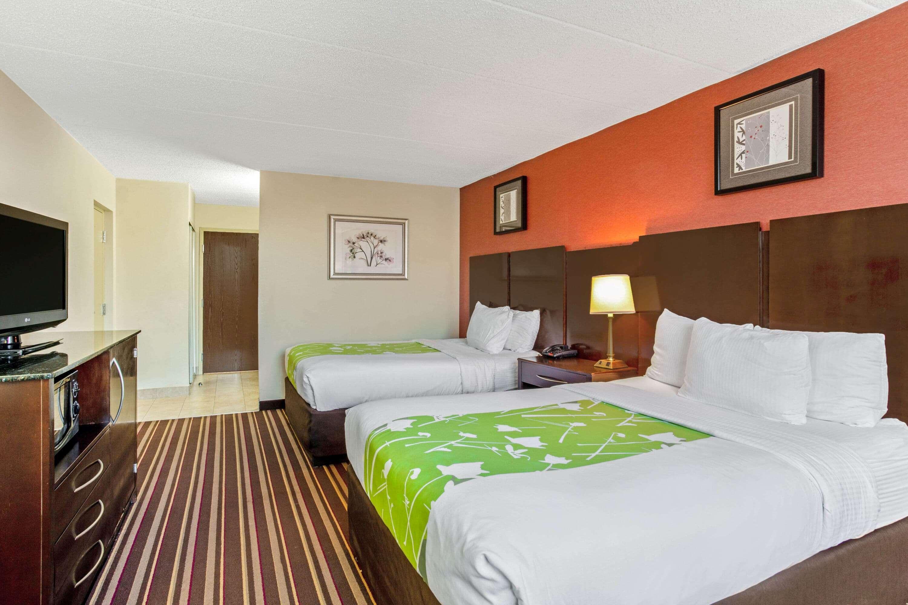 La Quinta By Wyndham Salisbury Hotel Bagian luar foto