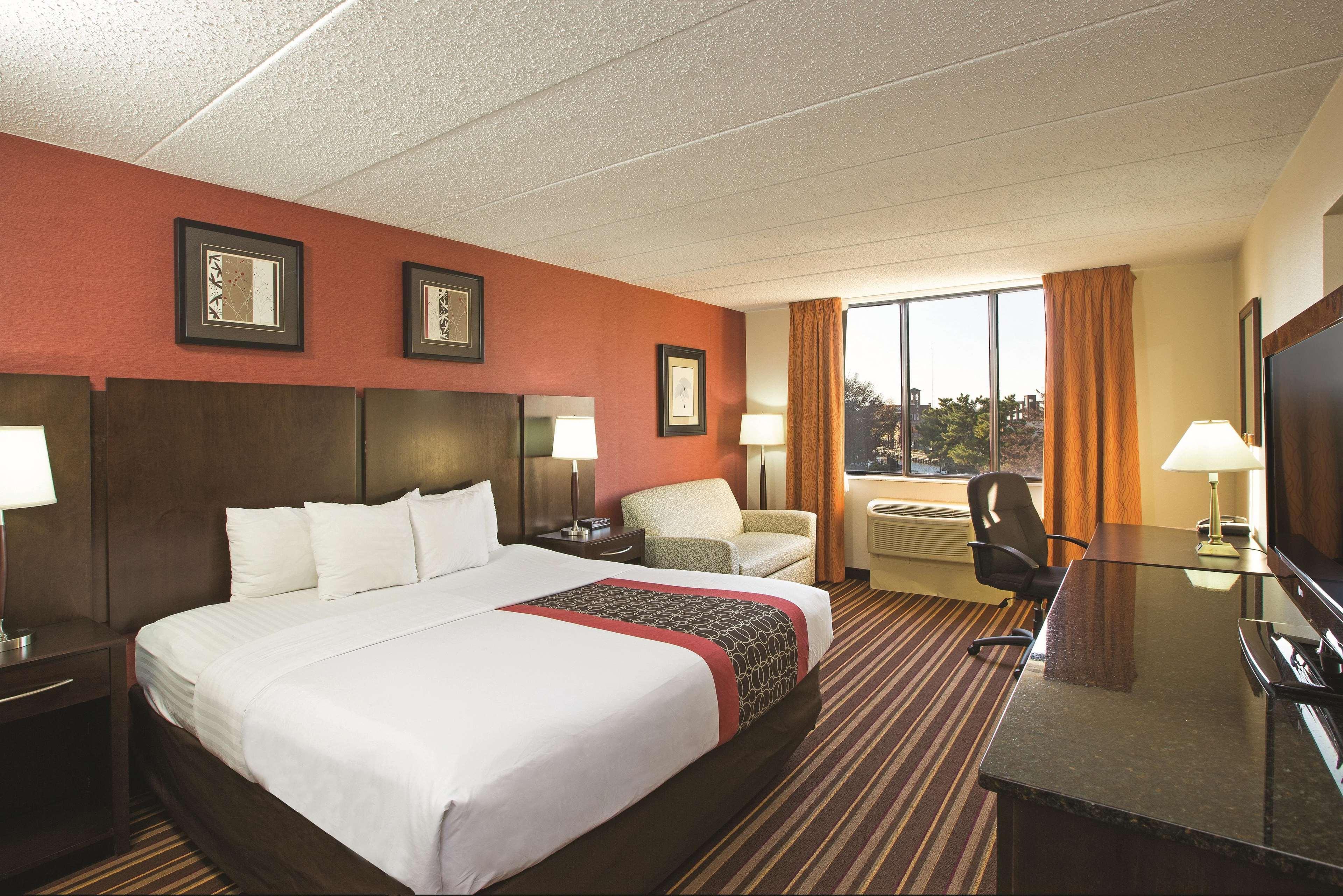 La Quinta By Wyndham Salisbury Hotel Bagian luar foto