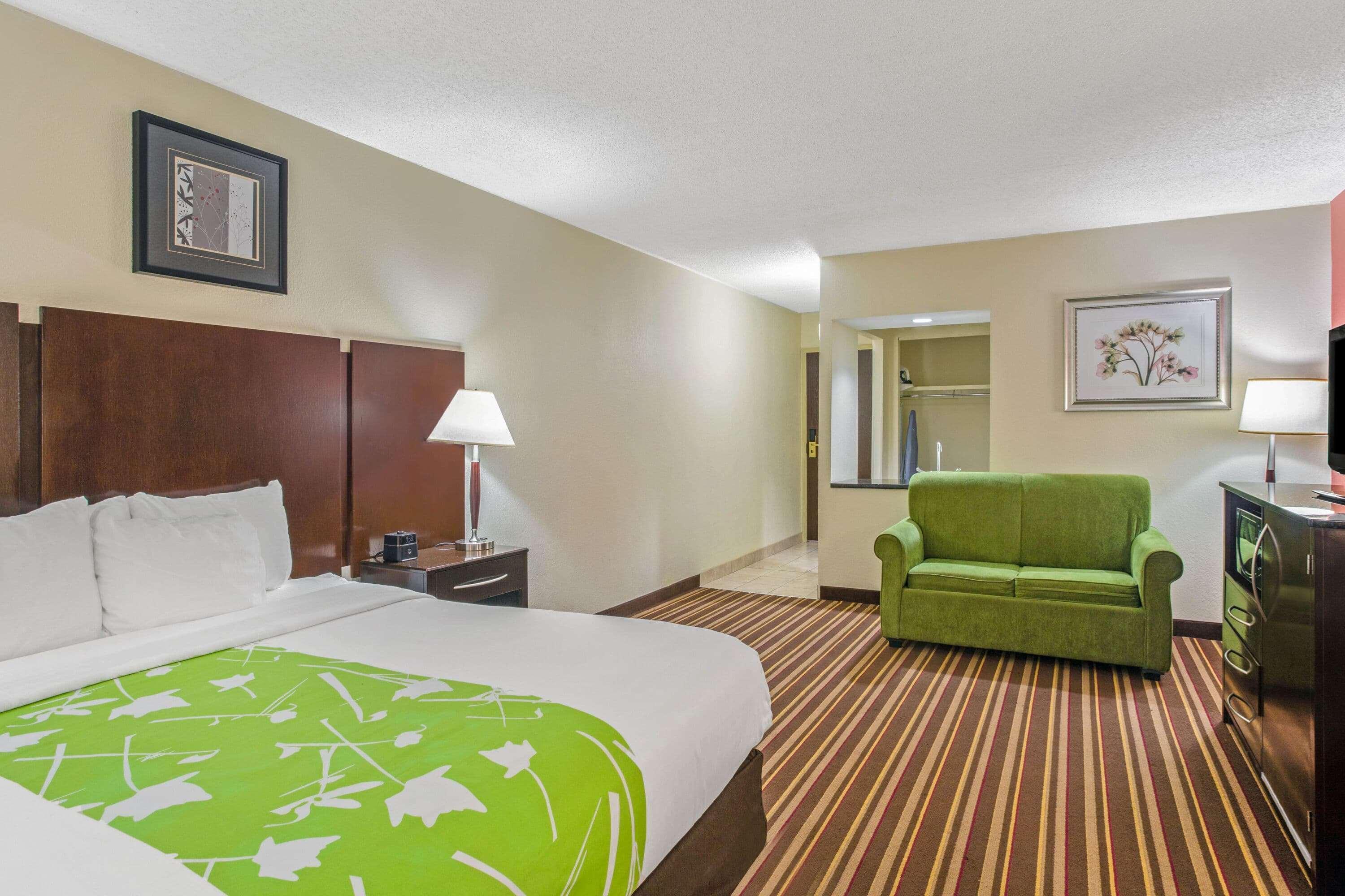La Quinta By Wyndham Salisbury Hotel Bagian luar foto