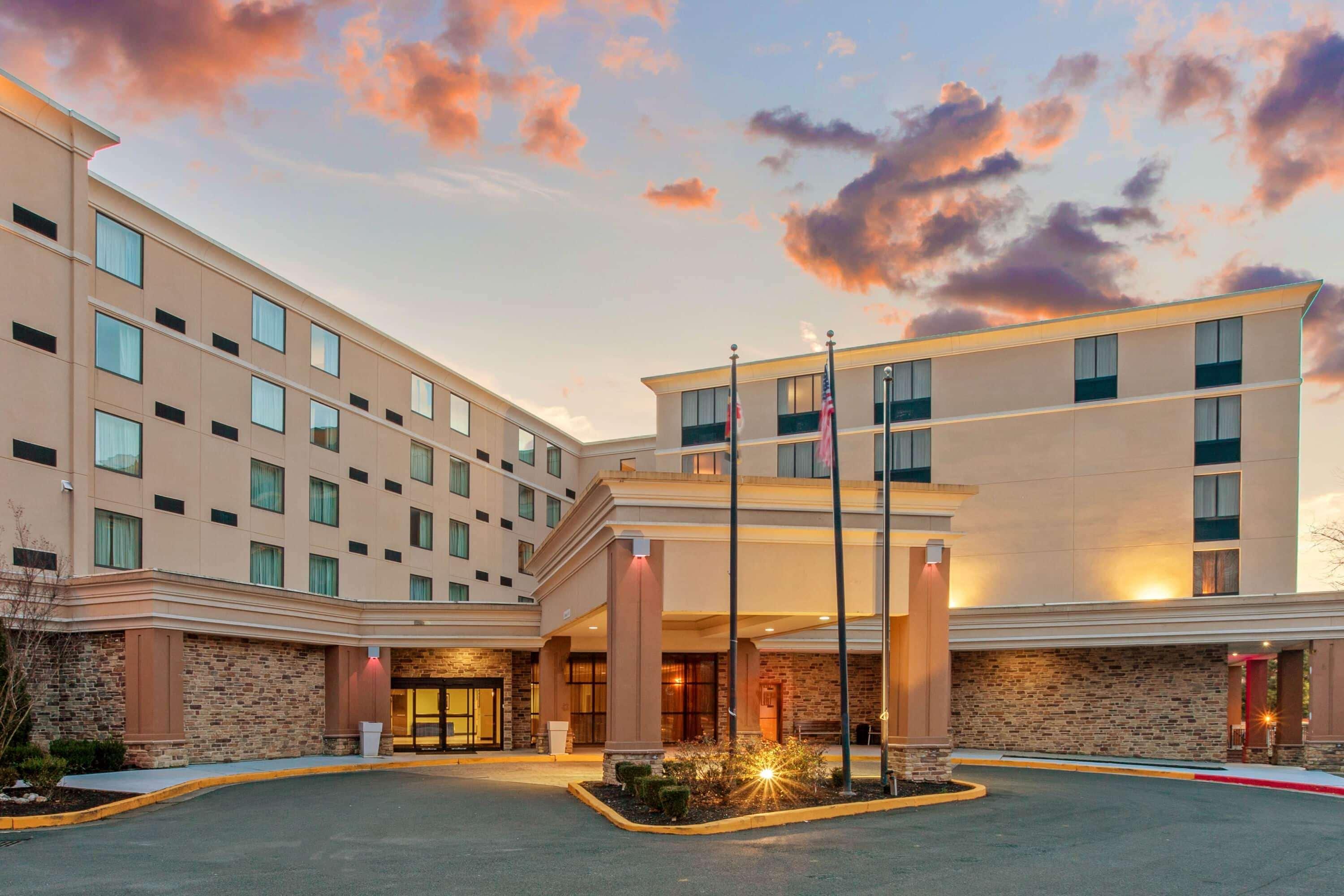 La Quinta By Wyndham Salisbury Hotel Bagian luar foto