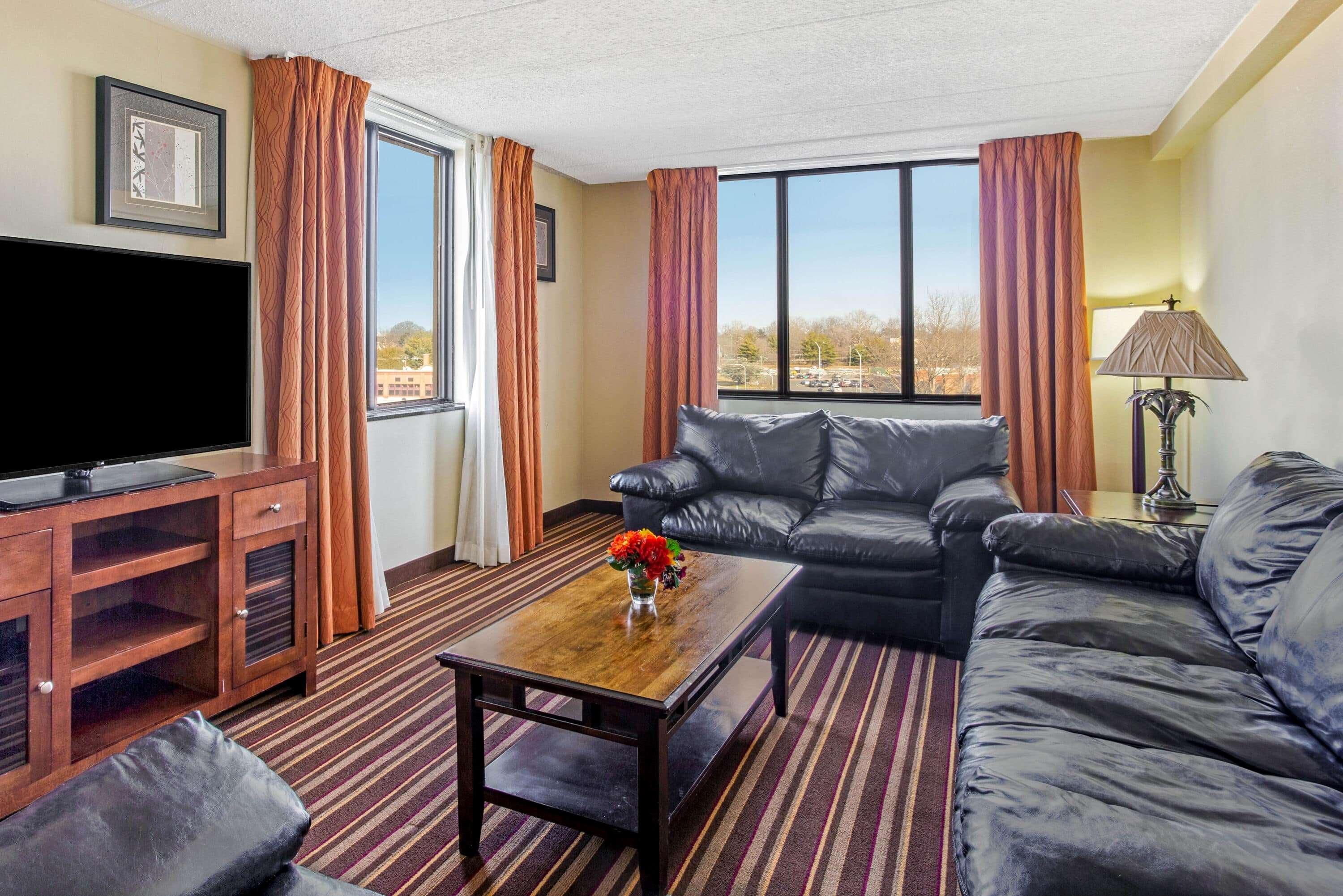 La Quinta By Wyndham Salisbury Hotel Bagian luar foto
