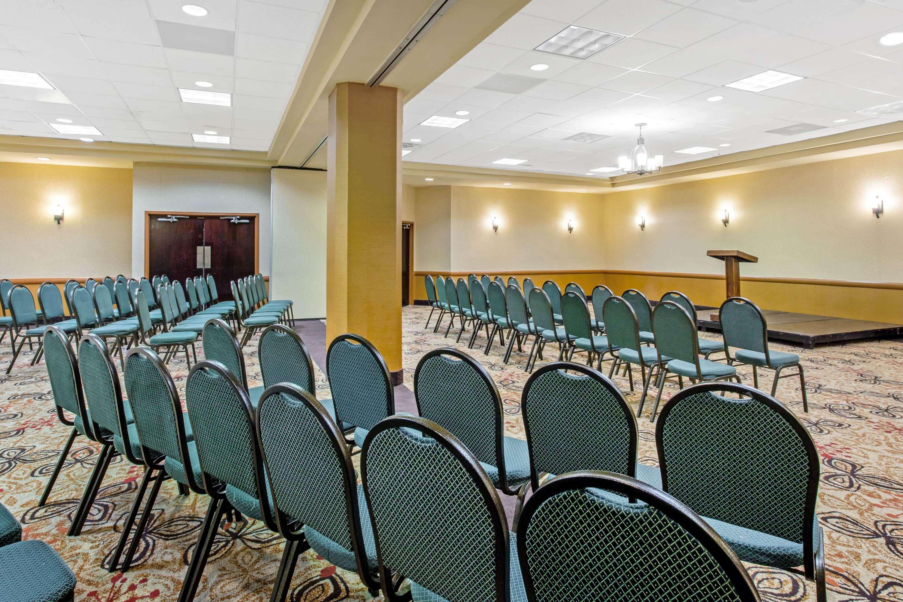 La Quinta By Wyndham Salisbury Hotel Bagian luar foto